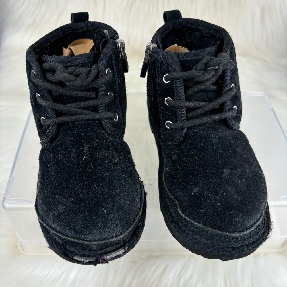 UGG NEUMELL CHUNKY ANKLE KIDS BOOTIES SIZE 12